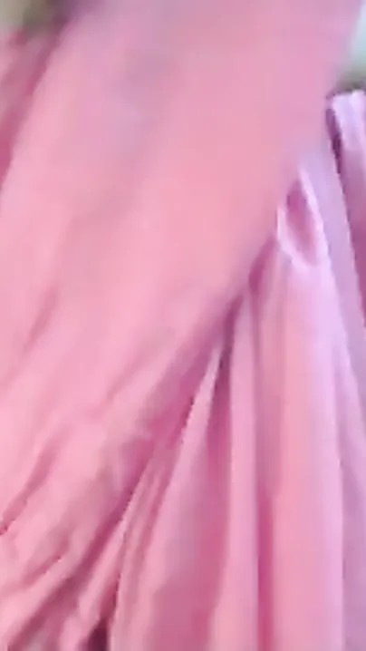 Amazing Indian XXX chick takes off her pink saree and shows boobs