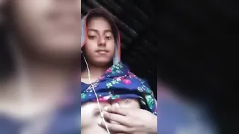 Cute virgin Desi XXX girl shows her teen boobs and pussy on cam