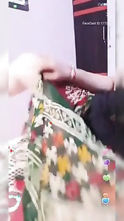 Mature Desi XXX housewife shows her big boobs on live cam