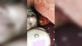 Desi XXX bitch shows her gorgeous boobs and pussy on video call