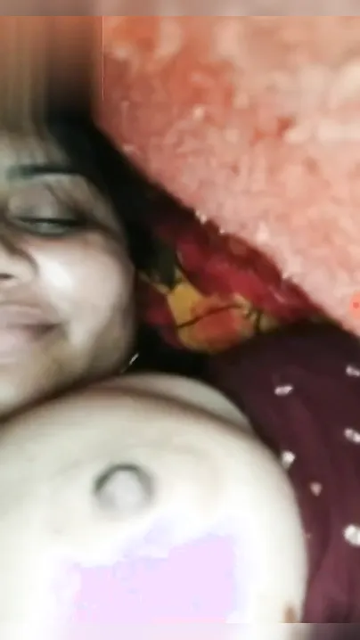 Desi XXX bitch shows her gorgeous boobs and pussy on video call