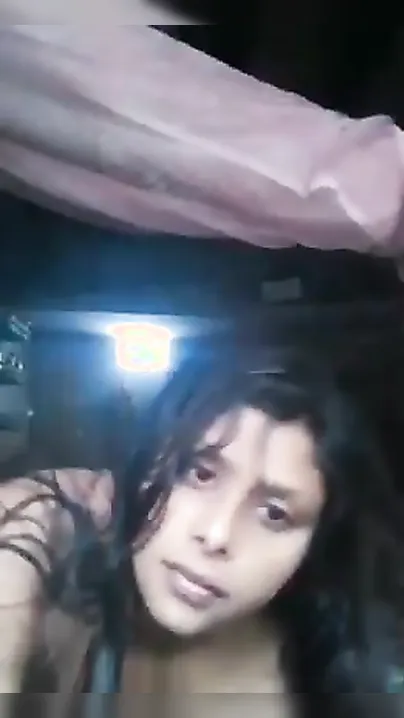 Big-boobed Desi XXX bitch showing her nudity on camera