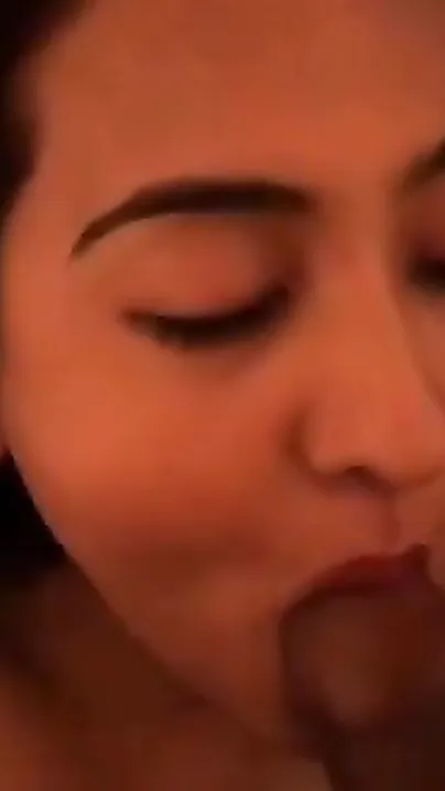 Desi Punjabi XXX girl sucking her boyfriend’s cock like a candy MMS