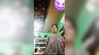 Village Desi XXX girlfriend undresses and shows boobs on video call