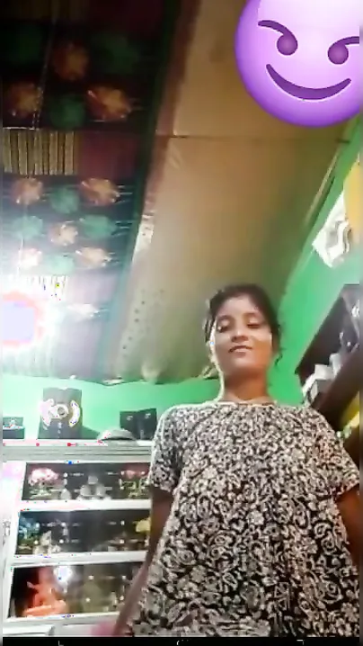 Village Desi XXX girlfriend undresses and shows boobs on video call