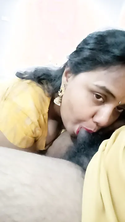 Busty Tamil Desi XXX wife sucking her husband’s dick and eating cum MMS