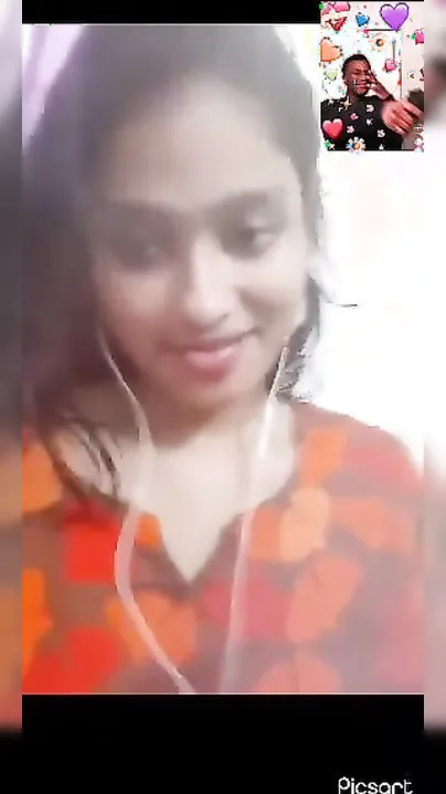 Bangladeshi Desi XXX girl showing boobs and pussy on video call