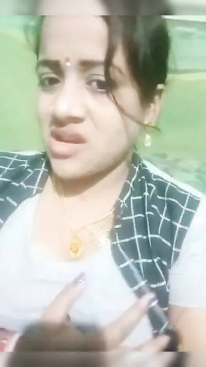 Beautiful Desi XXX bitch undresses and shows her boobs and cunt on selfie cam