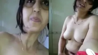Desi XXX whore fingering her hairy pussy and making sexy video