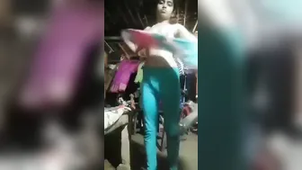 Horny village Desi XXX girl masturbating her bald pussy on cam