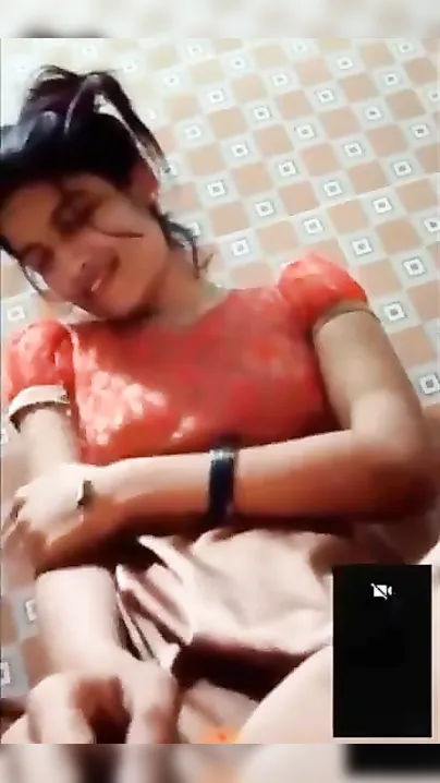Dirty Bangladeshi beauty exposes and touches her Desi XXX boobs