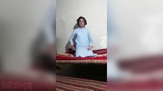 Lustful Desi mature likes having XXX sex with younger Pakistani guy