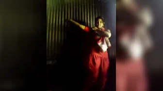 Bangladeshi babe with shaved XXX pussy slowly puts Desi saree on