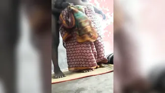 Tamil guy prefers mature Desi aunties and fucks them in XXX video