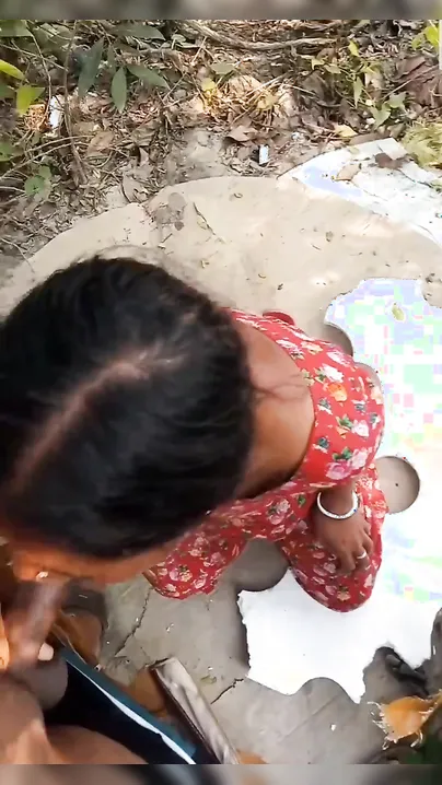 Outdoor XXX coupling with skillful Desi slut who likes to suck dick