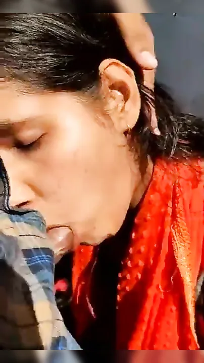 Desi college girl gives XXX blowjob outdoors for amateur POV video