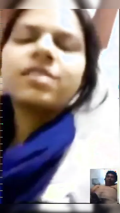 Super-cute Desi babe reveals her perky XXX tits and stiff nipples