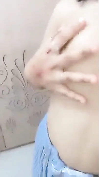 Sexy Desi doll demonstrates her big beautiful tits for XXX show