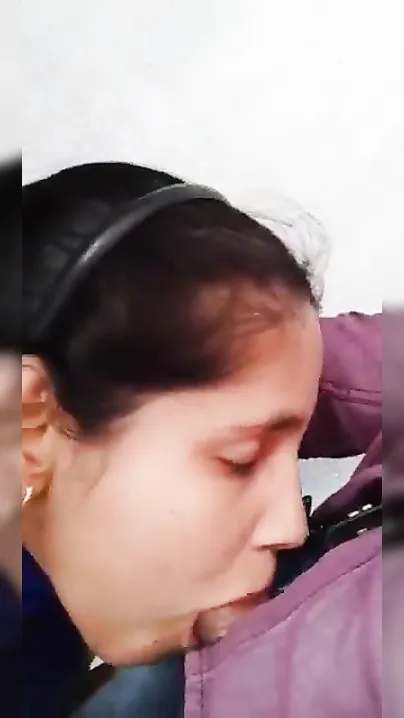 Lucky dude has his small XXX cock blown by skillful Desi girlfriend
