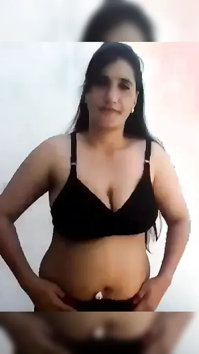 Chubby Desi MILF exposes her nude XXX breasts on live webcam show