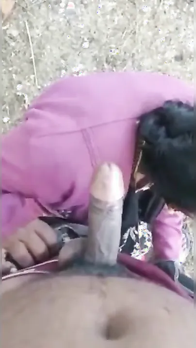 Skillful Desi slut pleases the man with wet XXX blowjob outdoors
