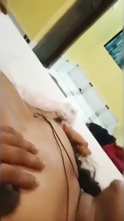 Intense XXX session is what hot Desi bhabhi gets in the morning