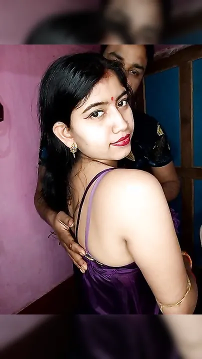 Man plays with big XXX breasts of his Hema bhabhi in Desi nude show