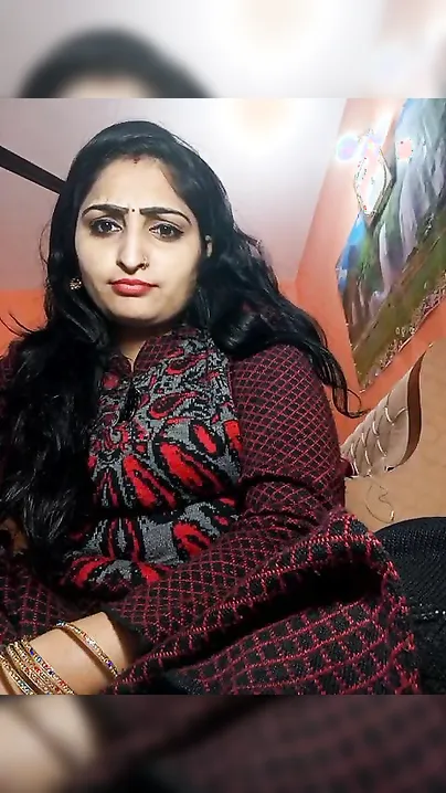 Sultry Desi female flashes her big XXX melons from under the dress