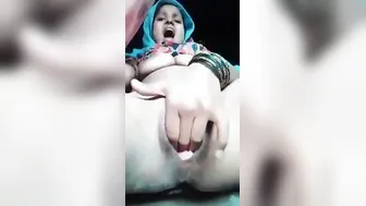 Unsatisfied Desi wife fingering her starved XXX pussy on the camera