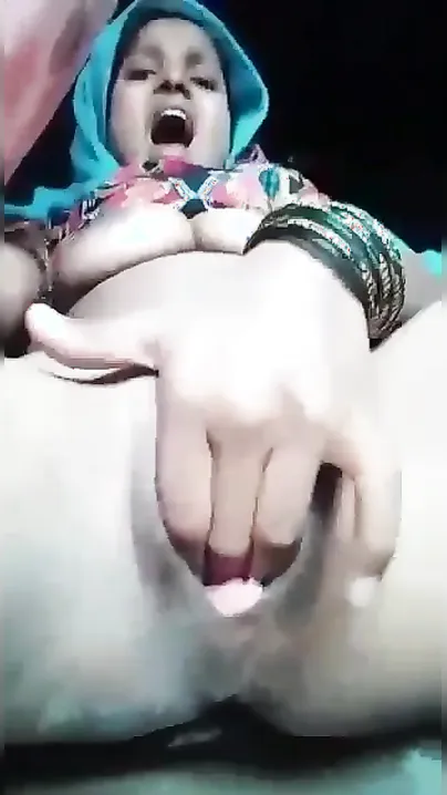 Unsatisfied Desi wife fingering her starved XXX pussy on the camera
