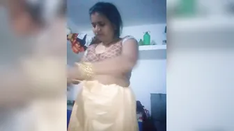 Nude XXX show of village Desi chick taking off all clothes at home