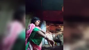 Bangladeshi village mom demonstrates big XXX tits in hot Desi video