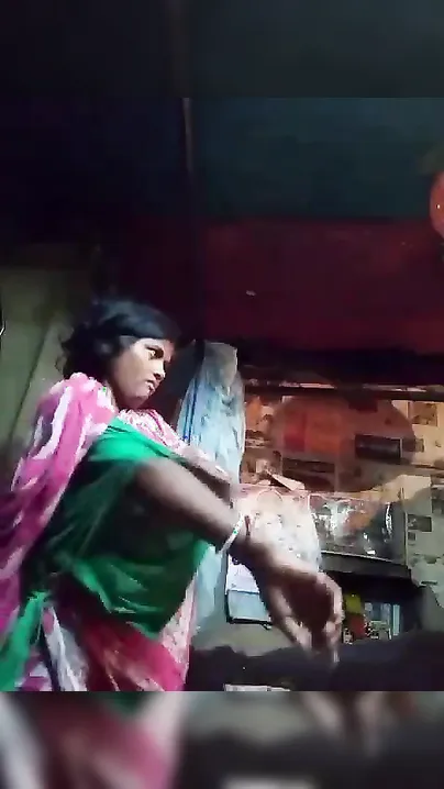Bangladeshi village mom demonstrates big XXX tits in hot Desi video