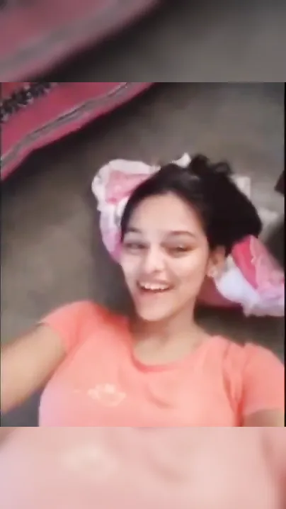 Pretty Desi college girl exposes her tits and shaved cunt on XXX cam