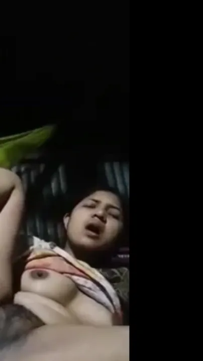 Amateur village wife fingers her Desi XXX asshole for the camera