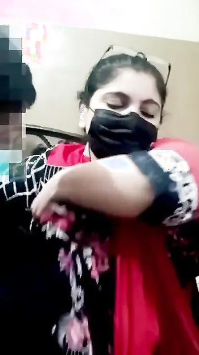 For cash Desi Bhabhi allows Pakistani boss to touch her XXX hot boobs