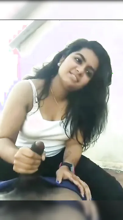 Desi girl allows XXX boyfriend to make MMS video during a handjob