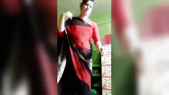 Live camera video of amateur Desi model demonstrating her XXX slit