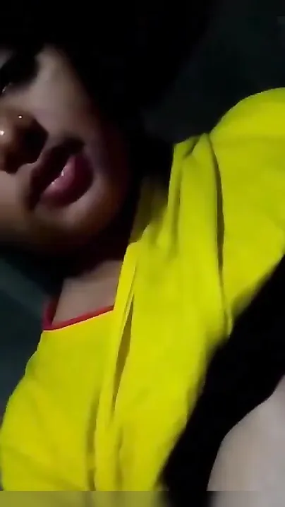 Sultry Desi wench with big natural XXX melons fingers her juicy twat