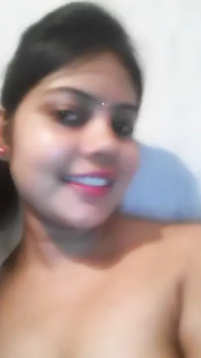 Hot Desi wife amateur XXX video where she exposes tits and masturbates