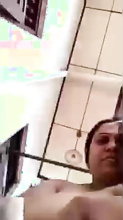 Fat Desi fucks herself exploiting XXX toy in the self-made MMS footage