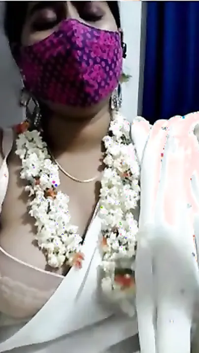 Super Tamil Desi XXX chick dildoing her chubby pussy on cam