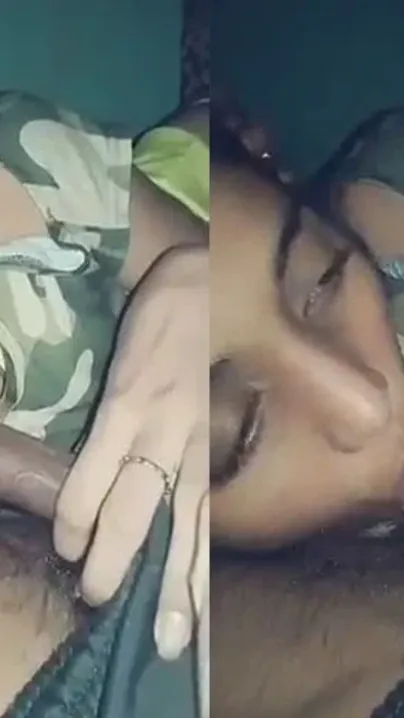 Desi model performs an oral XXX show with her boyfriend on phone camera