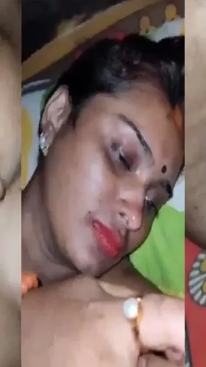 Bangladeshi Randi XXX whore gives pussy to Desi boyfriend in bed