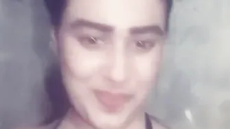 Desi hottie is online just to expose naked titties for XXX wankers