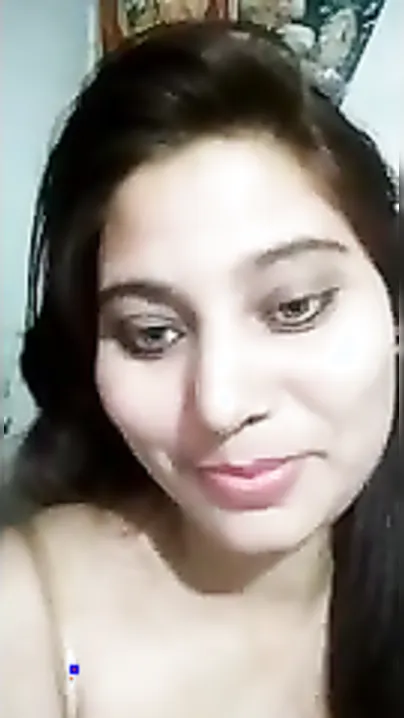Winsome Desi virgin shows her XXX breasts in front of the camera