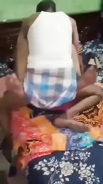 Bangladeshi aunty is humped by Desi uncle in the homemade XXX video