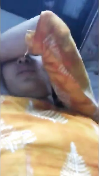 Sexy Punjabi girl shows off beautiful boobs on Desi boyfriend's camera