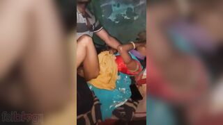 Desi whore in sari tempts boy into a XXX act of procreating on camera