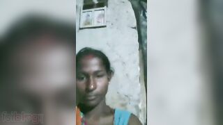 Whore gets it on with fingers in XXX close-up Desi video being leaked